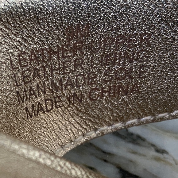 Lilly Pulitzer - McKim Gold Metallic Wedge Sandals - Sz 9 - Picture 2 of 7